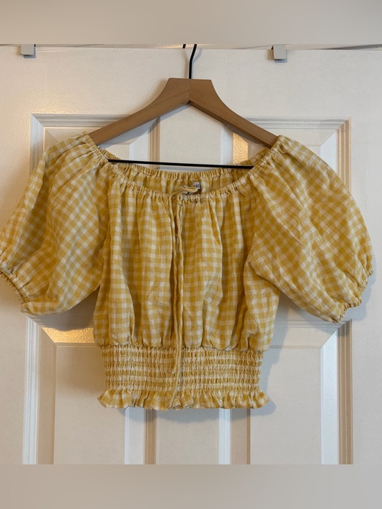 Beyond The Radar Tops - puff sleeve crop top
